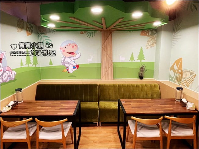 台中景點》咱們小時候親子餐廳．把多種遊樂園、孩子最愛的 VR 穿越機都搬進餐廳了 @青青小熊＊旅遊札記