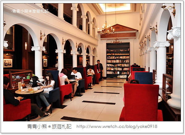 台北內湖下午茶餐廳》這不是圖書館．充滿書香のMOON RIVER @青青小熊＊旅遊札記
