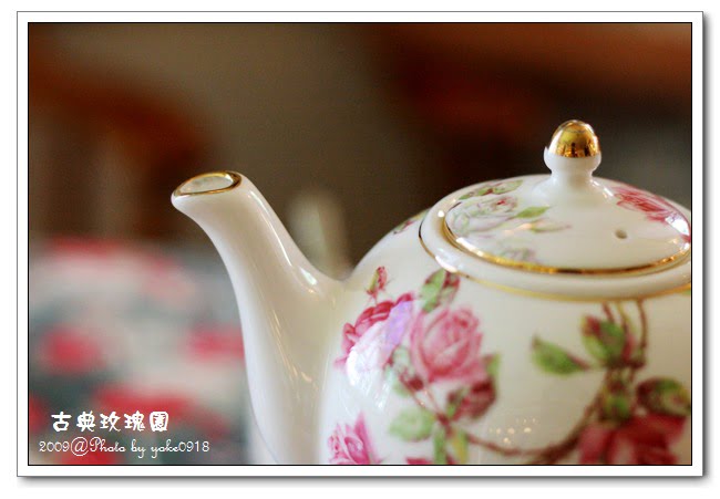 新竹咖啡廳~跪婦的下午茶．邂逅玫瑰園 @青青小熊＊旅遊札記