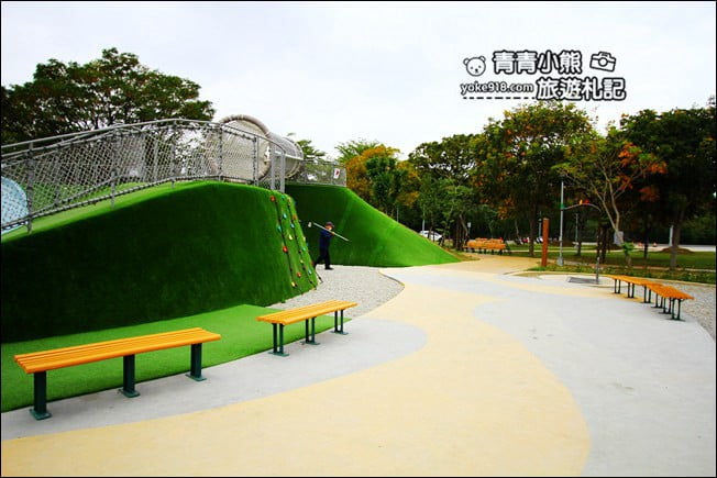 新竹景點》竹北AI智慧園區公園．溜小孩好去處、滑步車場沙坑大碗公，來這好放電 @青青小熊＊旅遊札記