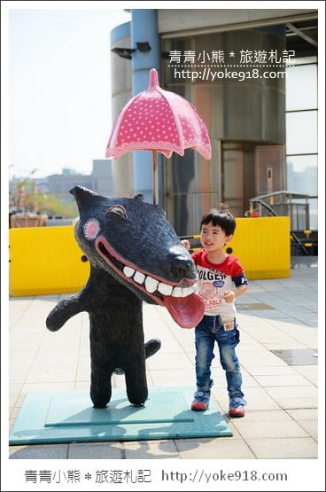 南科台灣第一犬》台南景點南科管理局-台灣第一犬小黑裝置藝術 @青青小熊＊旅遊札記