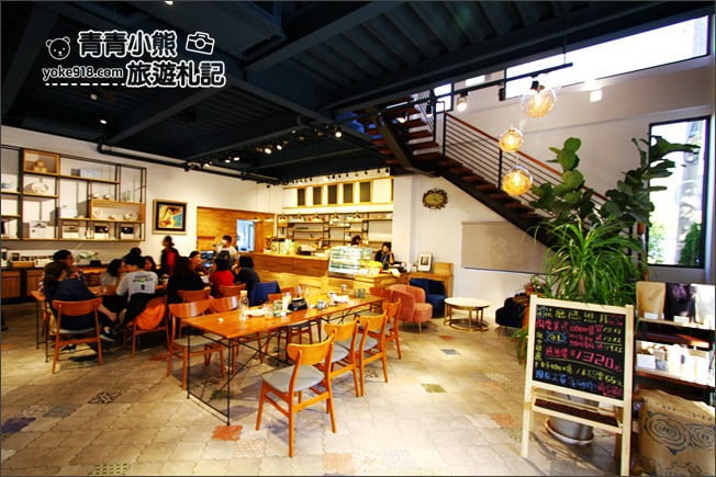 彰化花壇》花言覓語cafe’夢幻咖啡廳，有大草皮沙坑，是溜小孩、約會好所在 @青青小熊＊旅遊札記
