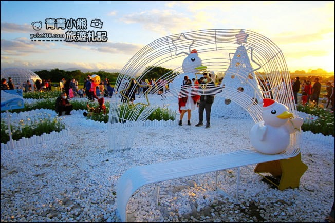 台北景點》2021鴨鴨公園地景藝術展~以雪國為主題，超可愛的鴨鴨雪屋好好拍 @青青小熊＊旅遊札記