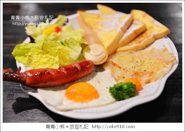 台南咖啡廳》ici cafe．台南早午餐推薦~走工業風的美式早午餐 @青青小熊＊旅遊札記