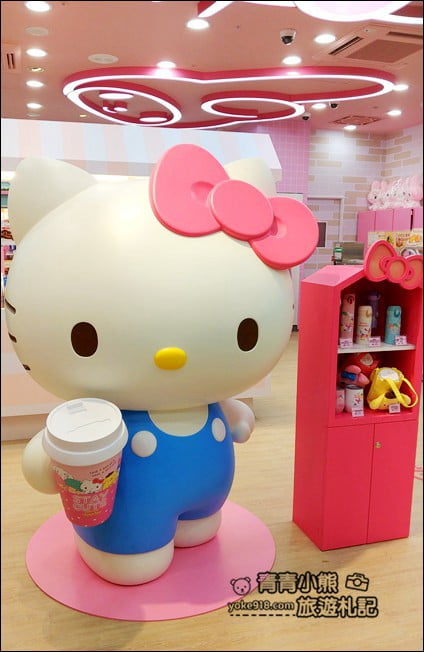 台北新景點》最新Hello Kitty聯名店7-11六福門市~超可愛的Kitty等你來 @青青小熊＊旅遊札記
