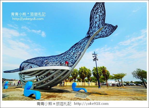 台南景點》大魚的祝福．安平新地標~巨大的鯨魚白天夜晚都美麗 @青青小熊＊旅遊札記