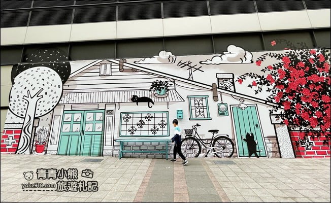 台南景點》免費2D漫畫場景，歐風街道/聖誕樹，(台南新光三越小西門)免費拍照去 @青青小熊＊旅遊札記