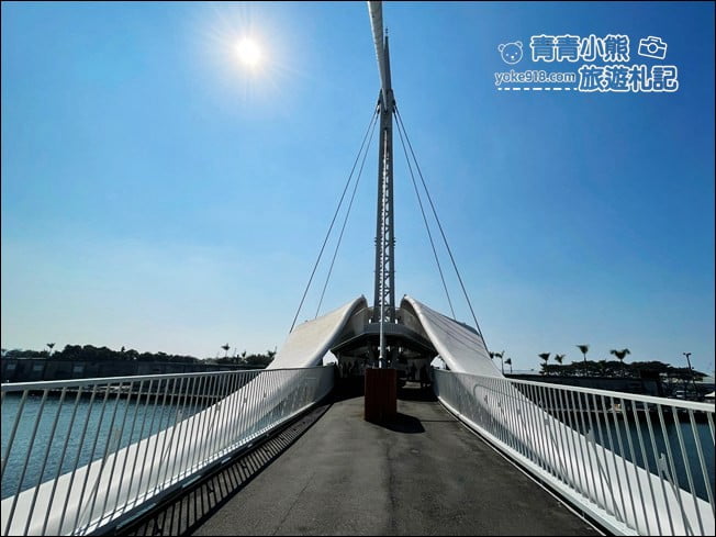 高雄新景點》港區大港橋造型優美．全亞洲最大跨港旋轉的大港橋 @青青小熊＊旅遊札記