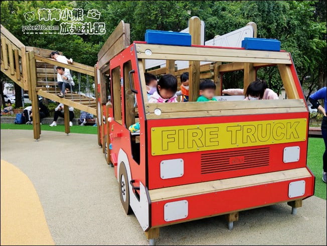 台北內湖景點》湖山六號公園．以消防車為主題的遊樂場，全新改造親子景點 @青青小熊＊旅遊札記