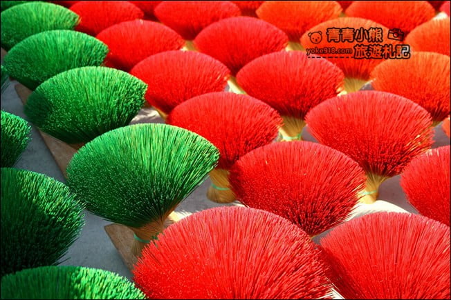 嘉義景點》新港大慶製香廠．來去看看傳說中的紅色、綠色波波草 @青青小熊＊旅遊札記