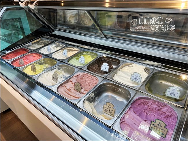 台中新景點》Nice Day義式冰淇淋巨大冰淇淋~還有很棒的戶外下潛座位區 @青青小熊＊旅遊札記