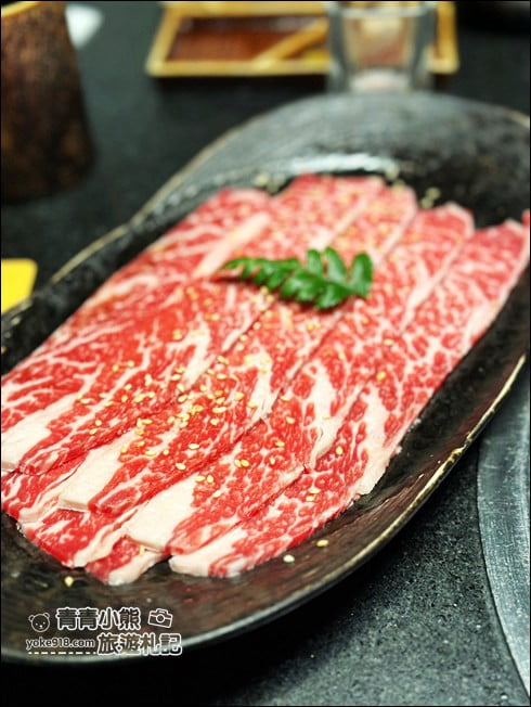 高雄景點》碳佐麻里燒肉，像水上美術館一樣漂亮的精品燒肉(高雄時代店) @青青小熊＊旅遊札記