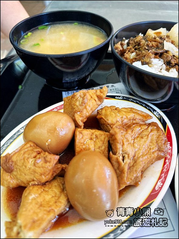 南投埔里小吃》軟嫩好吃的李仔哥爌肉飯~還有比臉大的滷排骨也不錯 @青青小熊＊旅遊札記